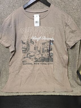 Main Street Market Graphic Tee - Taupe